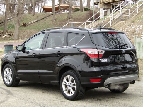 Used 2018 Ford Escape SEL image 2
