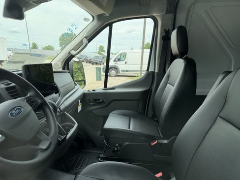 New 2026 Ford Transit 250 148 Medium Roof RWD image 4