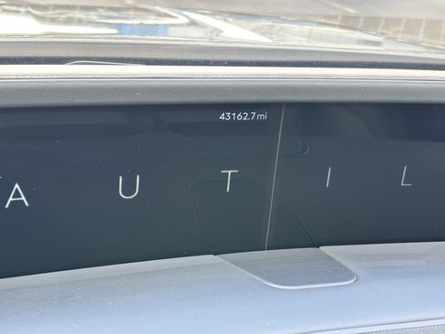 Used 2024 Lincoln Nautilus Reserve image 26