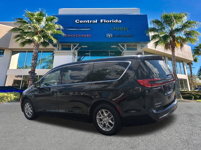 Used 2025 Chrysler Pacifica Select FWD image 7