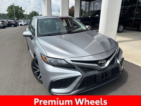 Used 2021 Toyota Camry SE FWD image 5