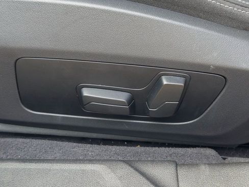 Used 2025 BMW 228i xDrive w/ Technology Package image 10