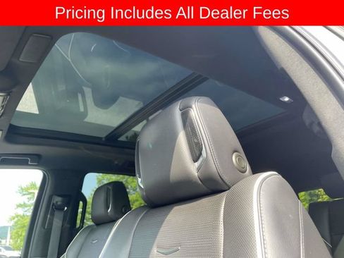 Used 2022 Cadillac Escalade Premium Luxury AWD/4WD image 28