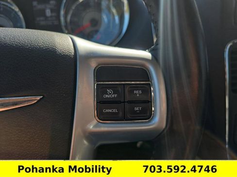 Used 2013 Chrysler Town & Country Touring image 16