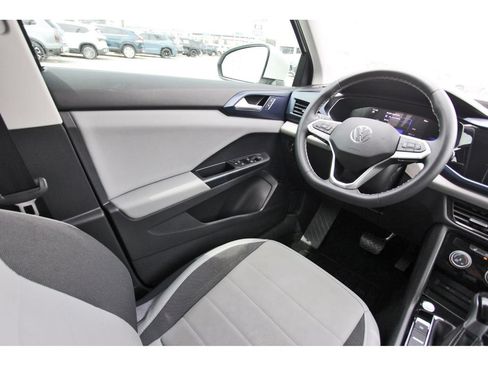Used 2023 Volkswagen Taos SE FWD image 11