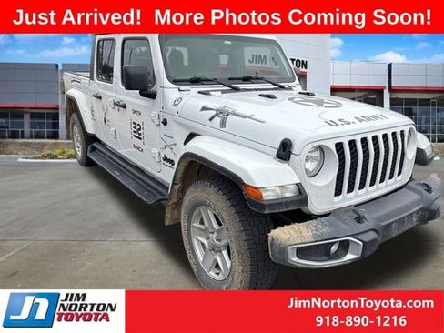 Used 2022 Jeep Gladiator Sport image 1