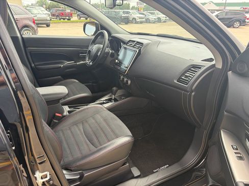 Used 2024 Mitsubishi Outlander Sport SE AWD/4WD image 9