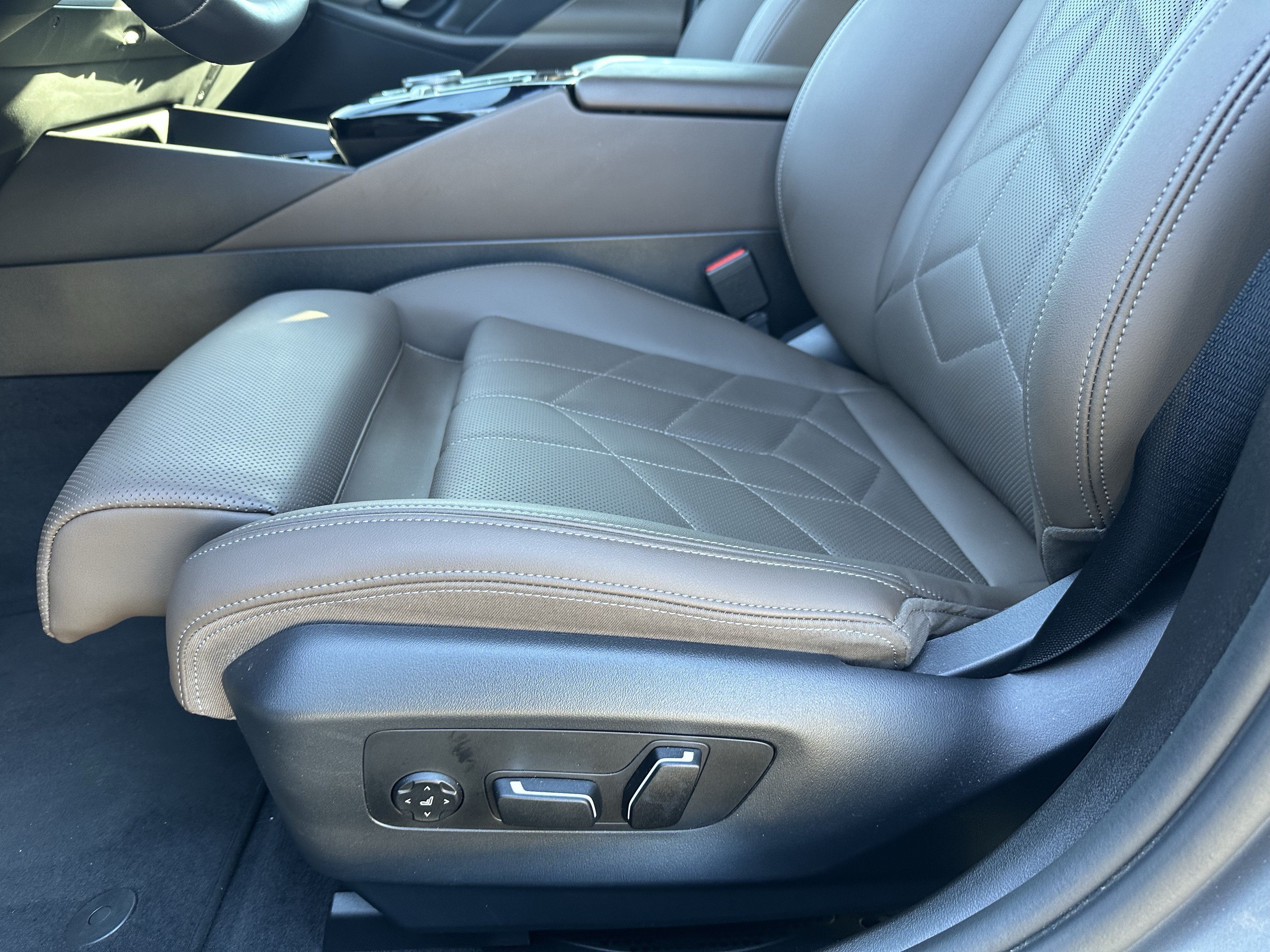 Used 2025 BMW 530i RWD image 17
