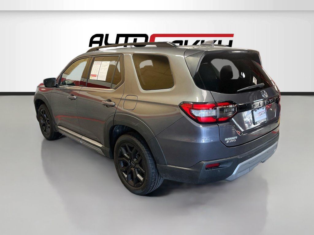 Used 2025 Honda Pilot Touring image 5