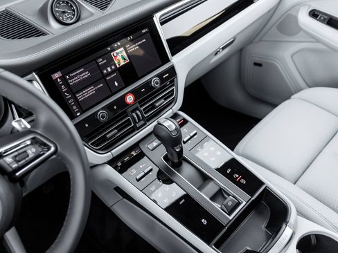 Certified 2026 Porsche Macan AWD/4WD image 29