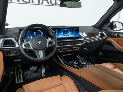 Certified 2024 BMW X7 xDrive40i w/ M Sport Package image 16