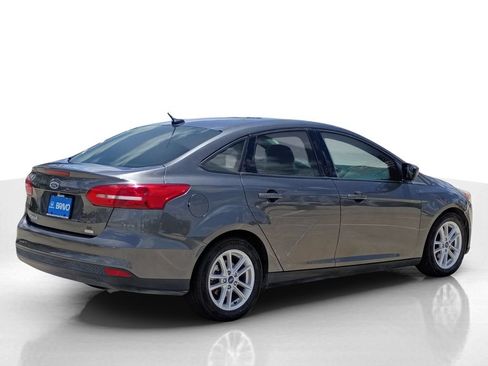 Used 2018 Ford Focus SE FWD image 6