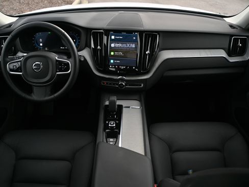 Used 2025 Volvo XC60 B5 Plus image 3