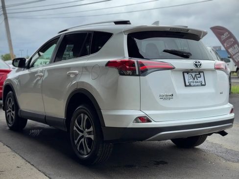 Used 2016 Toyota RAV4 LE FWD image 4