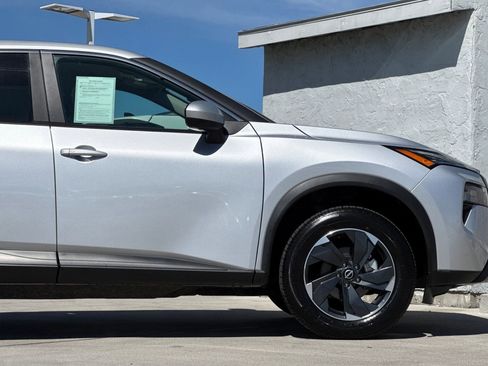 Used 2025 Nissan Rogue SV AWD/4WD image 34