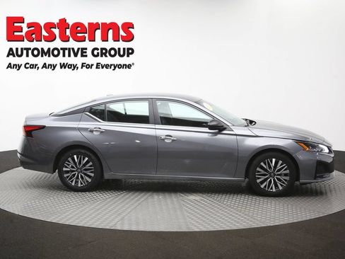Used 2025 Nissan Altima 2.5 SV FWD image 45