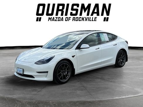 Used 2021 Tesla Model 3 Standard Range Plus image 2