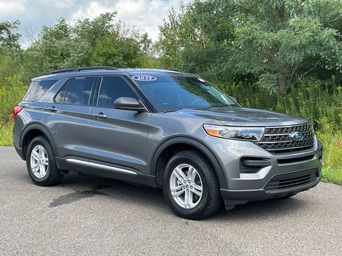 Certified 2022 Ford Explorer XLT w/ Class IV Trailer Tow Package AWD/4WD image 1