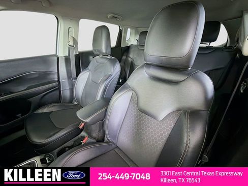 Used 2017 Jeep Compass Latitude image 9
