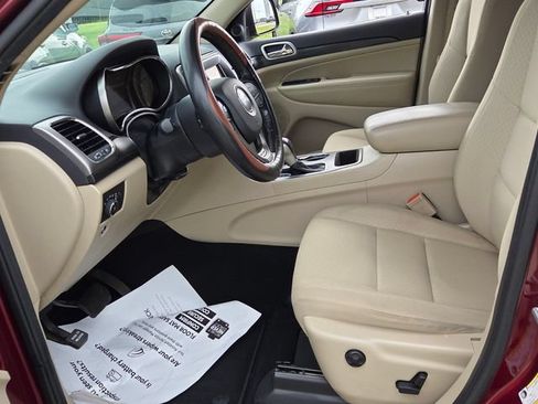 Used 2019 Jeep Grand Cherokee Laredo RWD image 5