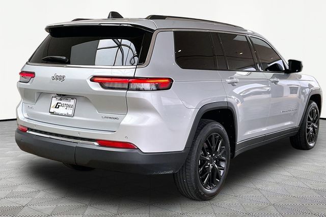 Used 2023 Jeep Grand Cherokee L Laredo w/ Luxury Tech Group I AWD/4WD image 5