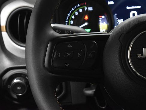 Used 2024 Jeep Wrangler Unlimited AWD/4WD image 7