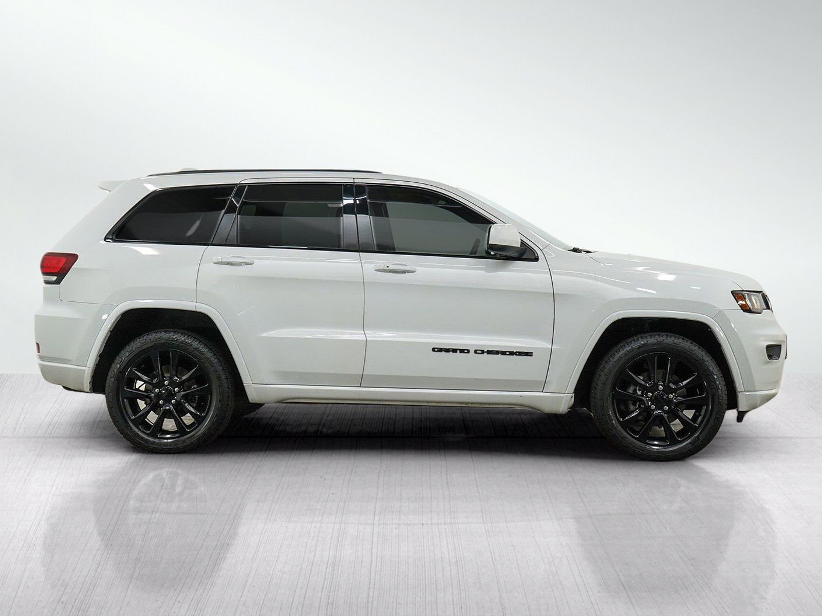 Used 2020 Jeep Grand Cherokee Altitude AWD/4WD image 7