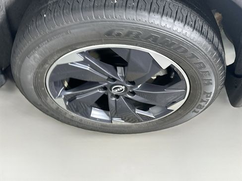 Used 2024 Nissan Rogue SV AWD/4WD image 11