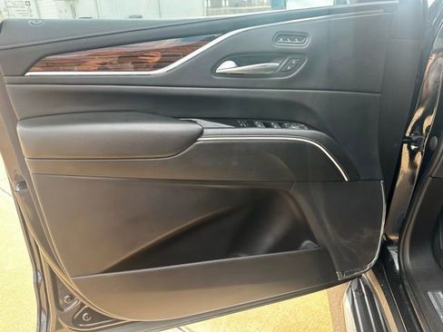 Used 2023 Cadillac Escalade ESV Premium Luxury image 13