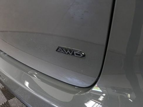 Used 2022 Chrysler Pacifica Touring-L w/ Uconnect Theater Family Group AWD/4WD image 10