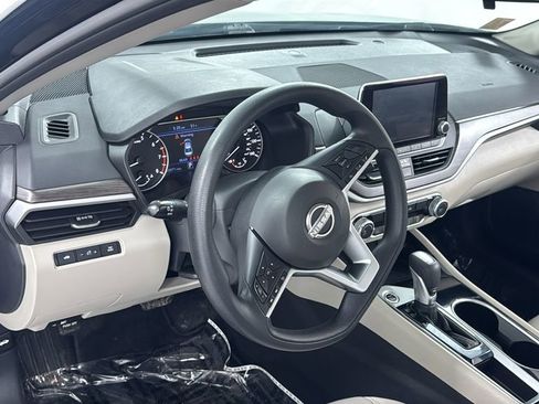 Used 2024 Nissan Altima 2.5 SV image 31