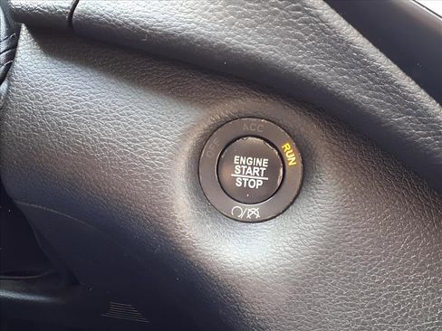 Used 2019 Jeep Cherokee Limited image 16