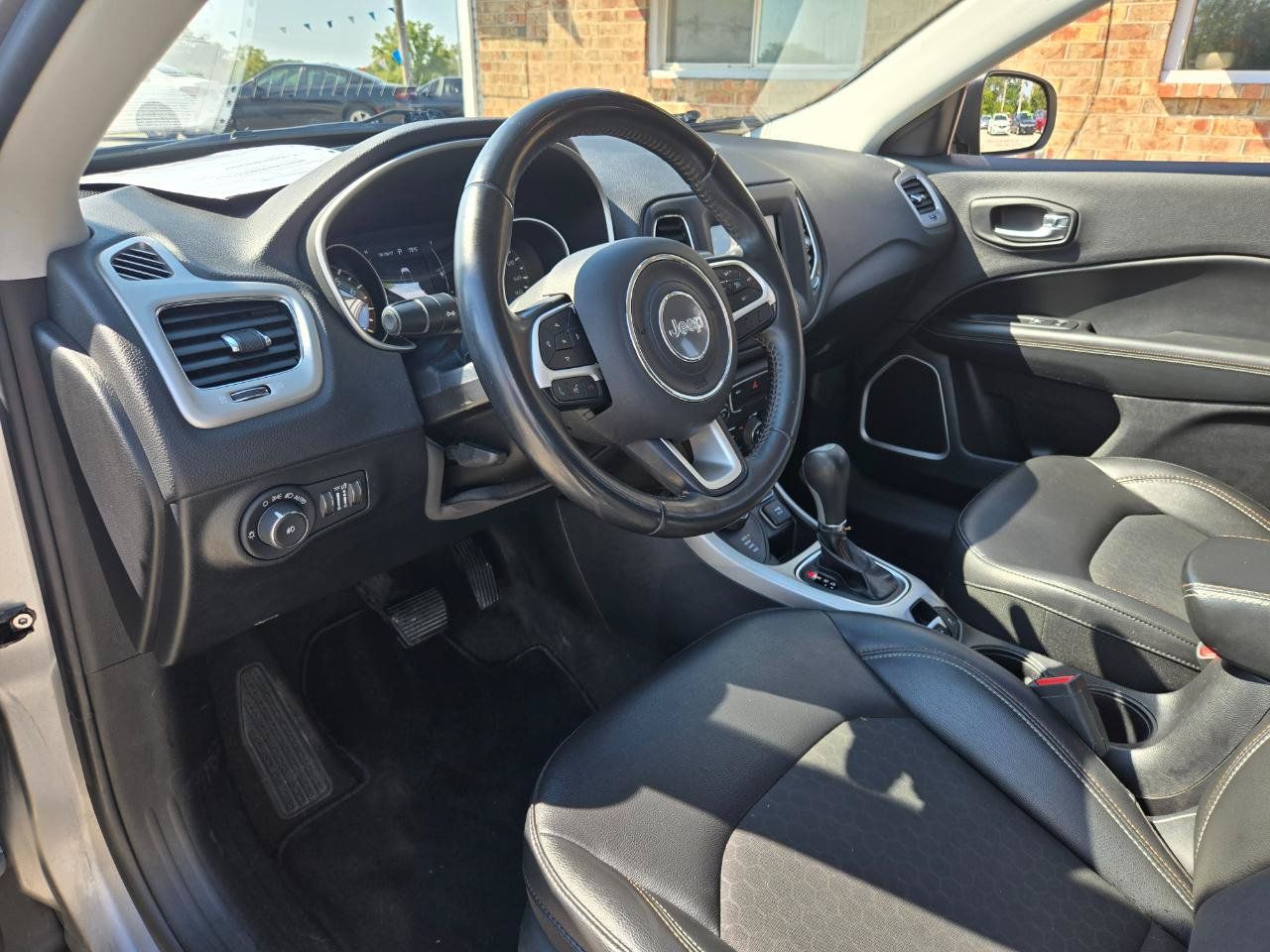 Used 2019 Jeep Compass Latitude AWD/4WD image 18