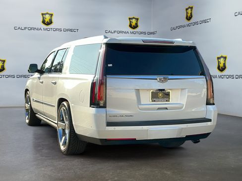 Used 2020 Cadillac Escalade ESV Premium Luxury image 7