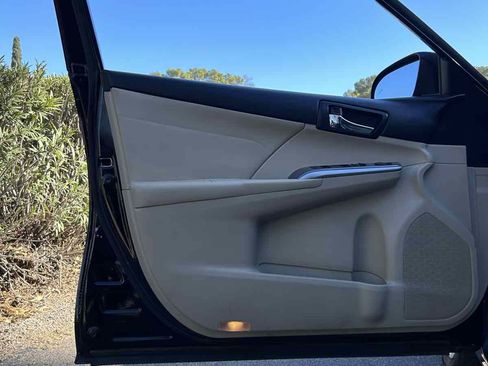 Used 2014 Toyota Camry XLE w/ Leather Package image 19