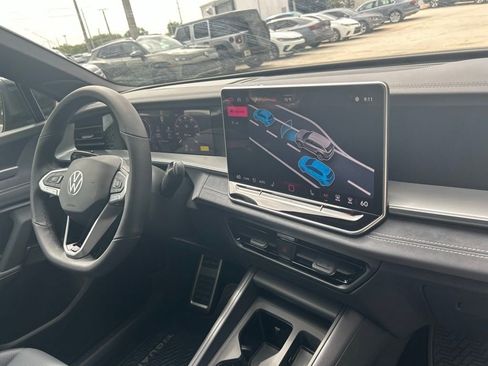 New 2026 Volkswagen Tiguan SE R-Line FWD image 37