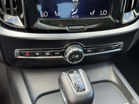 Used 2020 Volvo S60 T6 Momentum AWD/4WD image 31