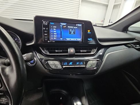 Used 2018 Toyota C-HR XLE FWD image 13