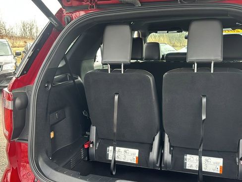 Used 2018 Ford Explorer XLT w/ Equipment Group 202A image 34