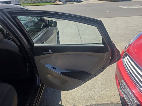 Used 2014 Hyundai Accent GLS FWD image 11