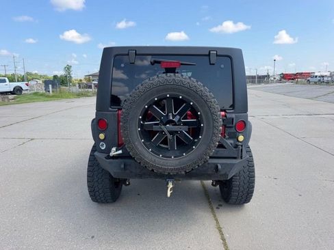 Used 2012 Jeep Wrangler Unlimited Rubicon w/ Connectivity Group AWD/4WD image 4
