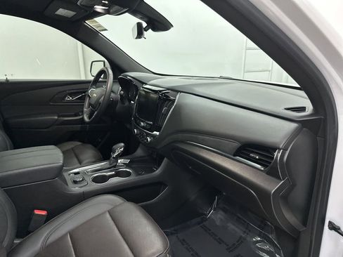 Used 2023 Chevrolet Traverse High Country image 32