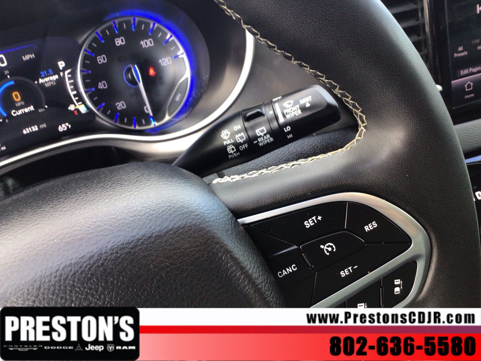 Used 2025 Chrysler Pacifica Select FWD image 13