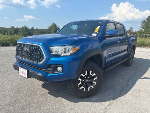 Used 2018 Toyota Tacoma TRD Off-Road AWD/4WD image 5
