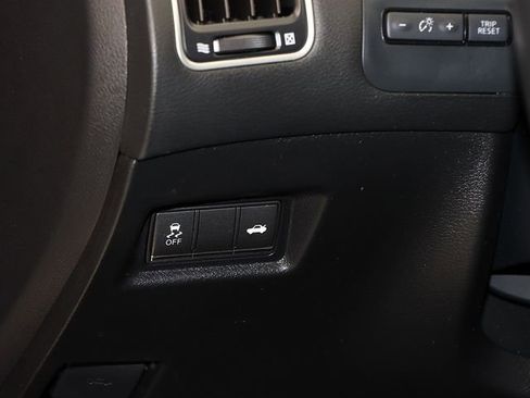 Used 2018 INFINITI Q60 3.0t Luxe image 24