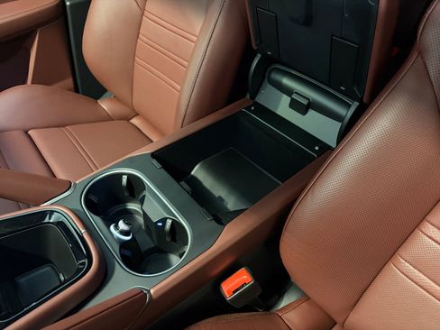 Certified 2026 Porsche Cayenne Turbo AWD/4WD image 35