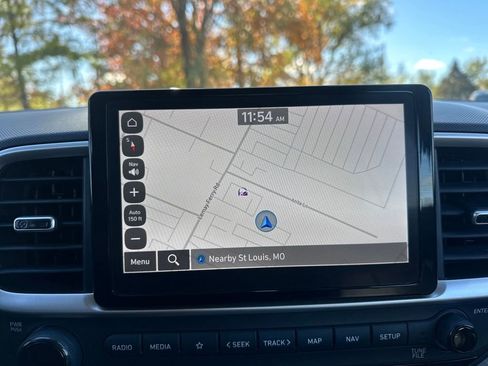 Used 2024 Hyundai Venue Limited image 39