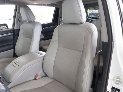 Used 2017 Toyota Highlander Limited FWD image 20