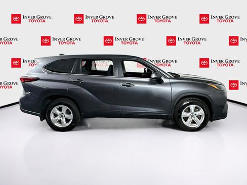 Used 2023 Toyota Highlander L FWD image 4