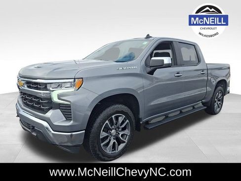 Used 2024 Chevrolet Silverado 1500 LT image 3